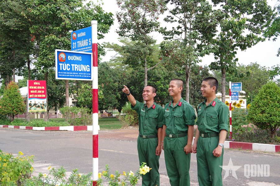 Giáo dục truyền thống qua công trình biển tên đường